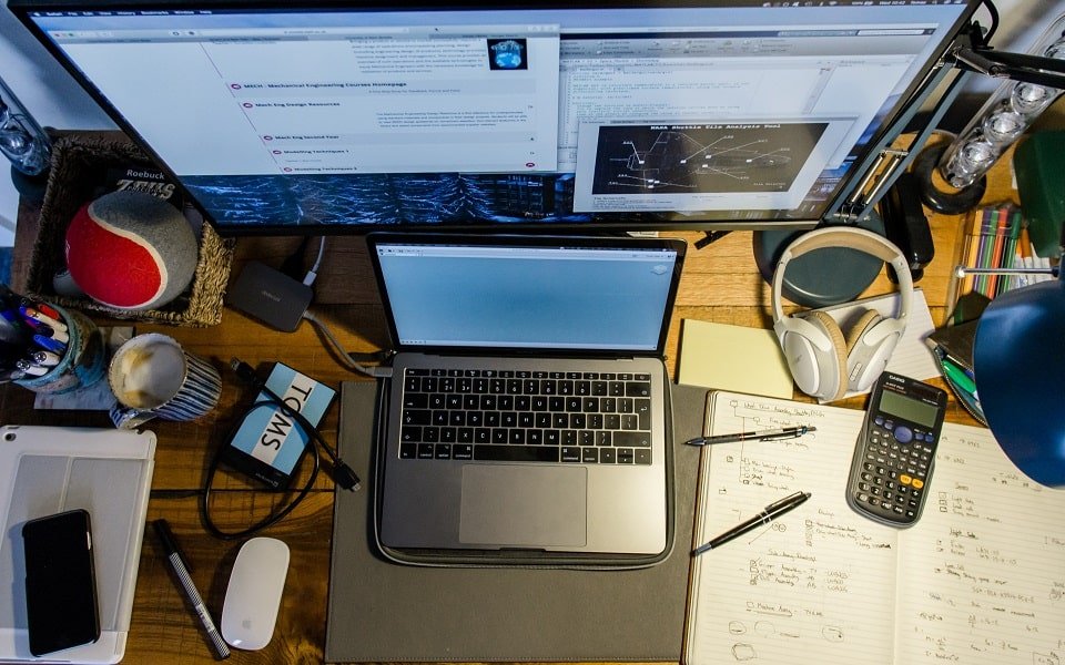 Coworking spaces vs private office space- what's more suitable for a freelancer?