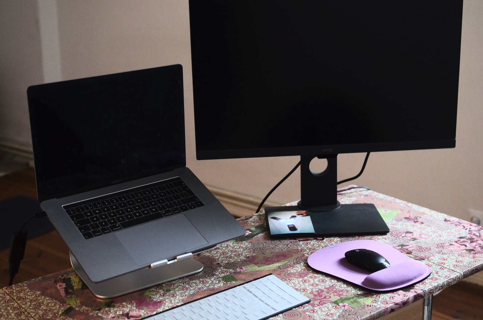 Why standing desks are best for remote working?